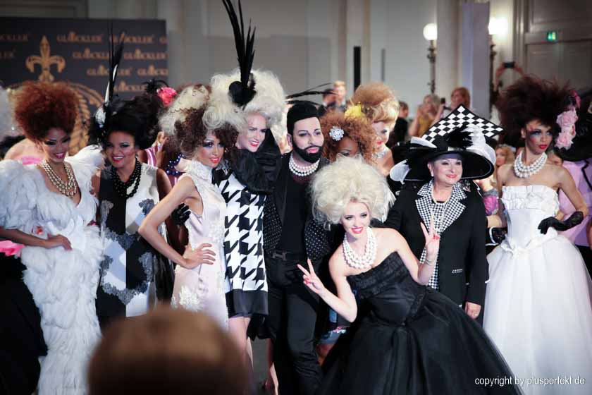 Harald Glööckler: Künstlerische Inszenierung statt puristischer Fashion Show