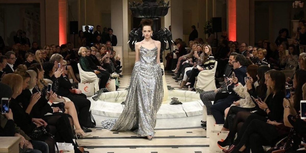 Sumptuous fabrics, splendid colours: No room for doubts by Anja Gockel