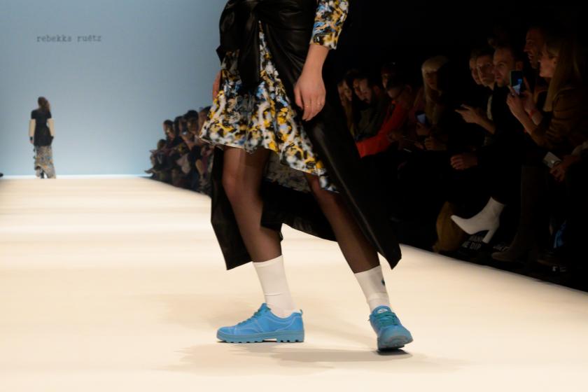 Sie laufen weiter: Retro-Sneakers auf dem Runway der Fashion Week