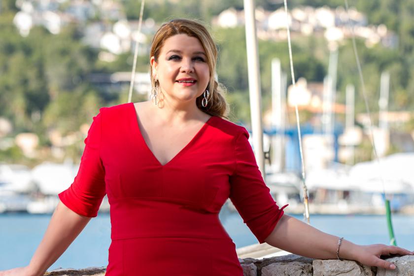 Dina Wacker, Miss Plus Size Germany zeigt Plus Size Mode aus ihrer Curvy-Kollektion