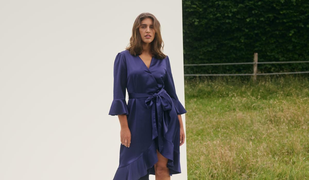 Kleid mit Volant aus der Guido Maria Kretschmer Kollektion für About You