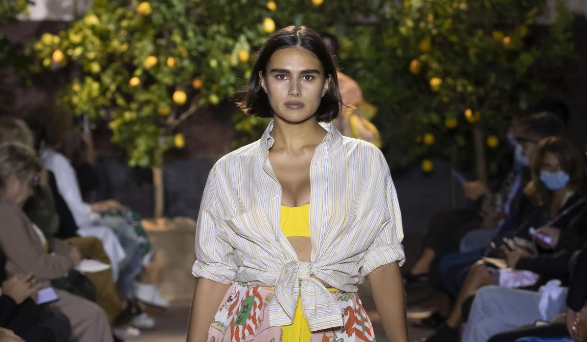 Fashion Week Mailand: Kurvige Topmodels in den Shows der italienischen Modedesigner 1 Ein Curvy-Model auf dem Runway für Etro | Fashion Week Mailand | Credit: PR Etro
