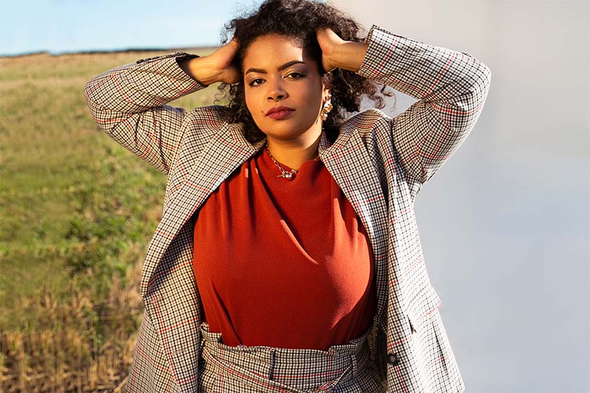 Modischer, curvy Business Look mit kariertem Hosenanzug.