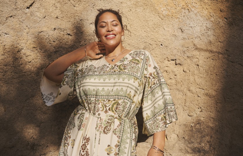 Beiges Sommerkleid in Plus Size | Zizzi Fashion
