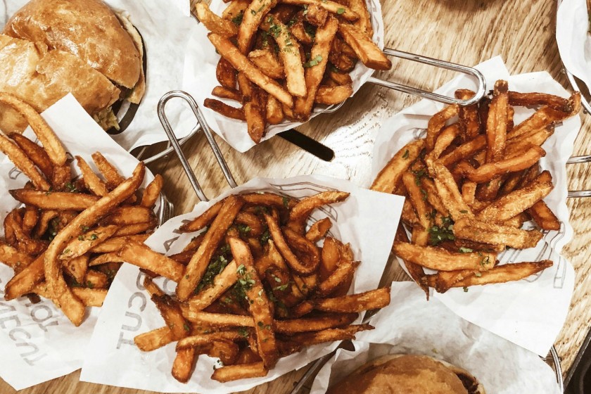 Nach einem stressigen Tag schnell eine Portion Pommes | Foto: Vince via Pexels