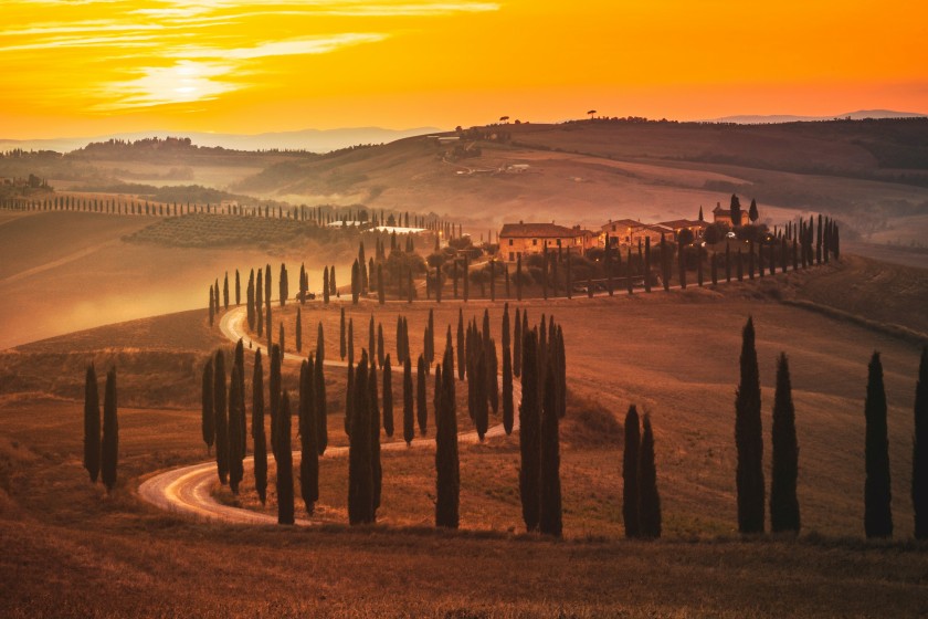Die Hügel der Toskana im Abendlicht | Credit: Jarno Cobbaert via Unsplash