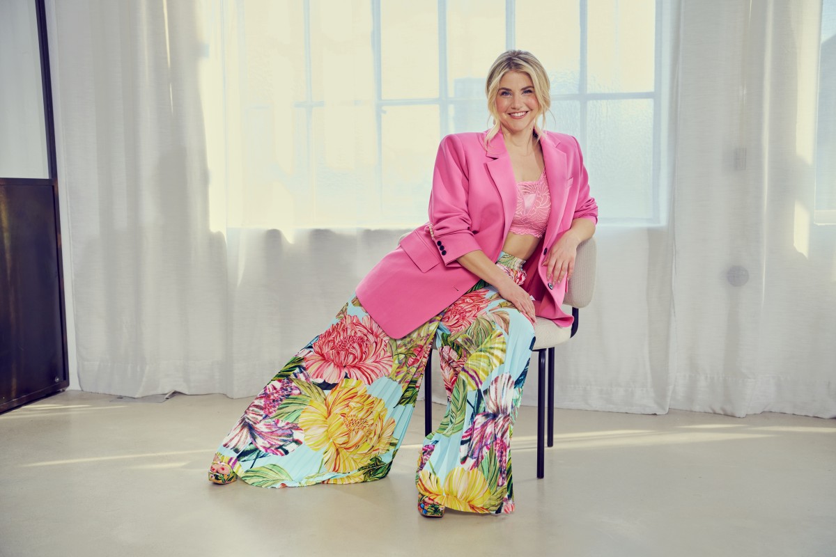 Ein Look aus der neuen Kampagne "Ulla Popken x Beatrice Egli".