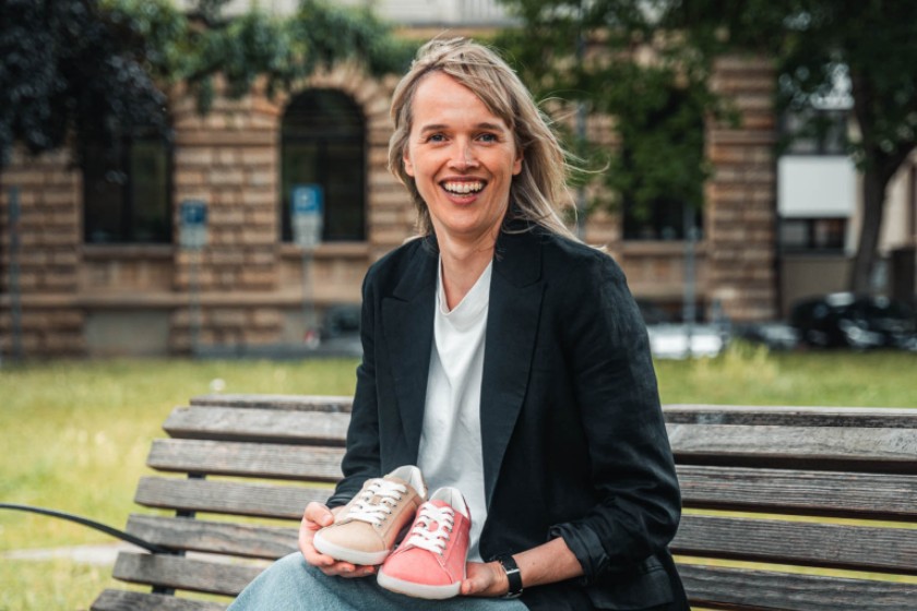 Silvia Brindlmayer im Interview über Barfußschuhe. Sie ist Co-Gründerin und CEO von Blusun.
