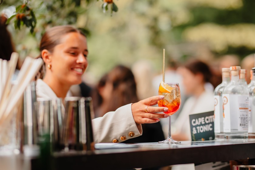 Blood Orange Sprizz, ein Mocktail-Rezept von World of Nix | Foto: Jeancarlo Nunes dos Anjos