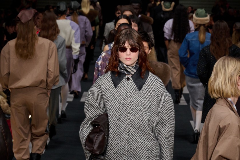 Taschen-Trends, die wir lieben | Foto: James Cochrane für Baum und Pferdgarten | Copenhagen-Fashion-Week AW2026
