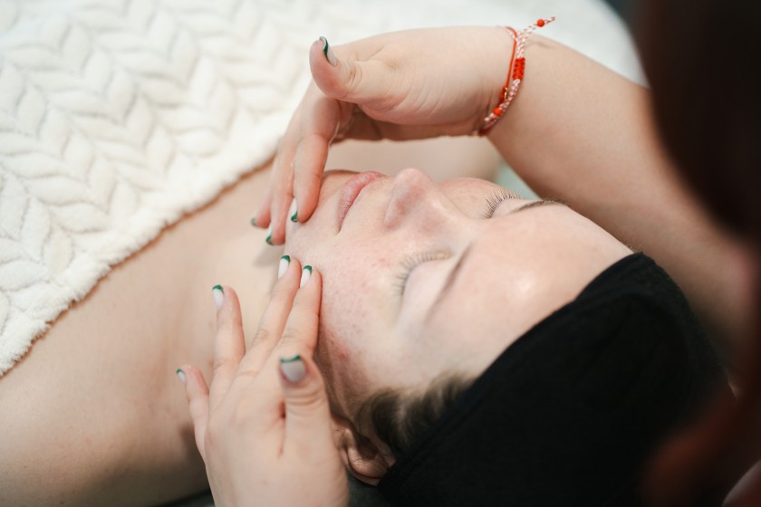 Beauty-Routine: Wie wir 2026 unsere Pflege-Termine online matchen | Foto: Copyofionela Mat via Unsplash