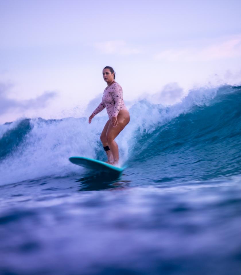 Curvy Surfer Girl alias Elizabeth Sneed | Credits: Elizabeth Sneed - Caleb Heikes @Rogue.Mango
