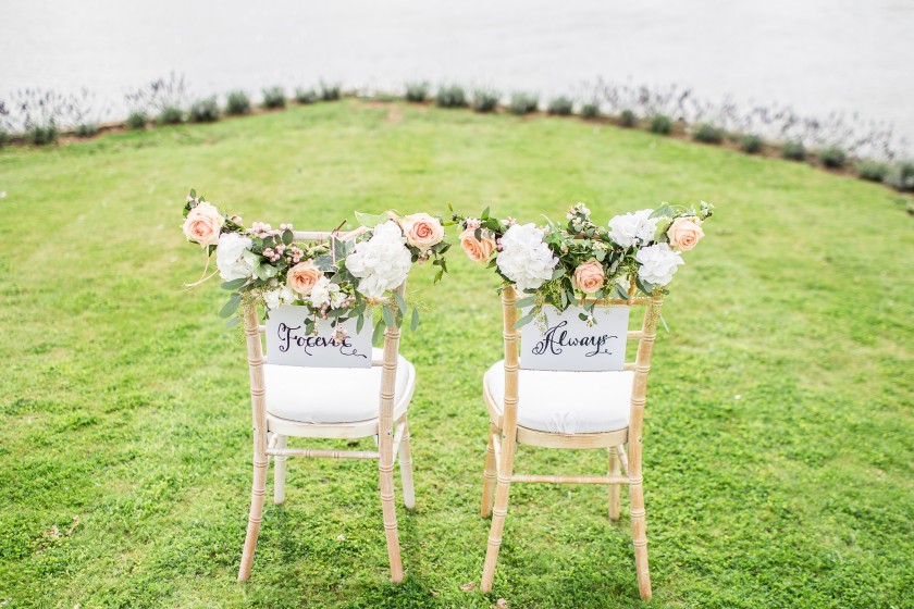 Eine freie Trauung ist geplant! Alles wichtige für die Hochzeitsplanung steht in unserer Hochzeits-Checkliste! Credit: Emy Wong via Unsplash