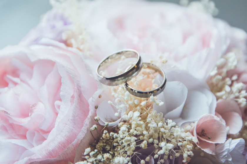 Hochzeitsmessen bieten Inspirationen rund ums Heiraten | Credit: Beatriz Perez Moya via Unsplash